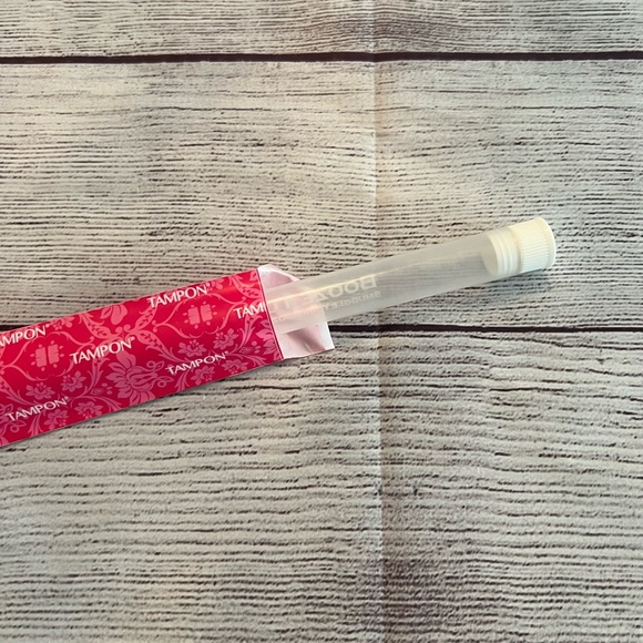 NIB Flasks - 5 fake tampon flasks - Picture 6 of 6